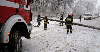 2101 interwencji strażaków po opadach śniegu i deszczu ze śniegiem